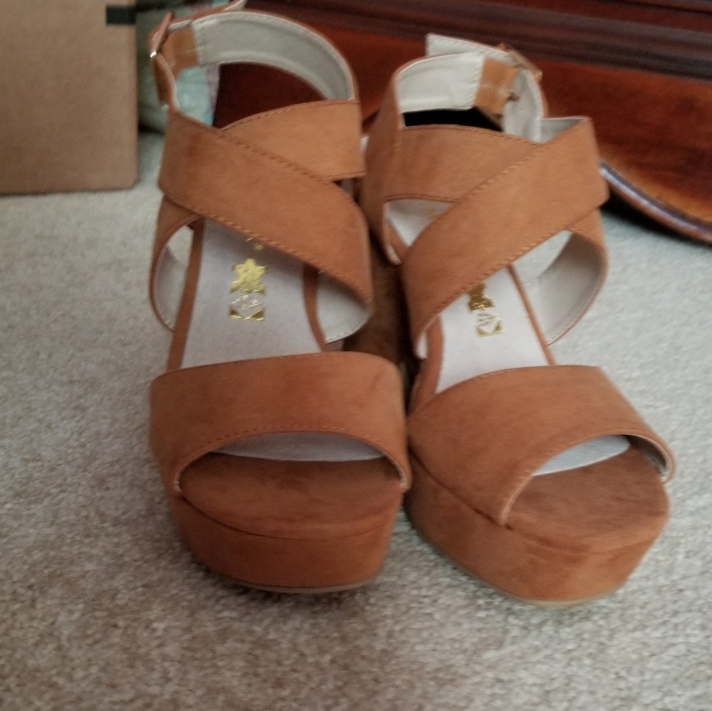 Heels - Picture 2 of 3